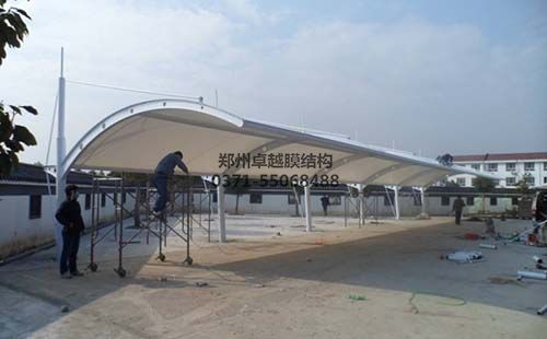 除锈完成防腐作业中的深夜视频在线